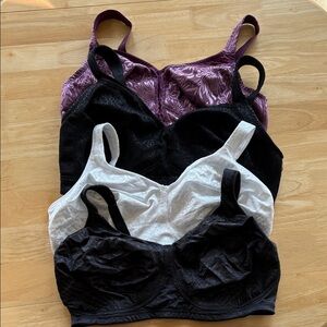 💐 Set of 4 Wireless Bras. 40DDD Playtex, 40F, 40G. Purple, white, black.